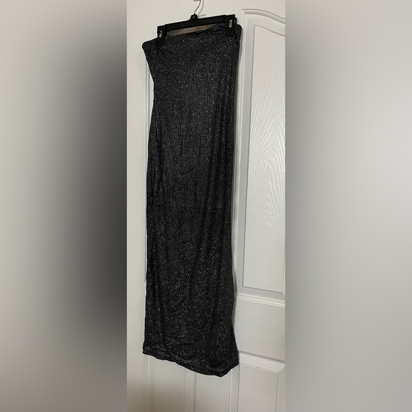 Elegant looking, long black diamond dress. - Picture 1 of 3